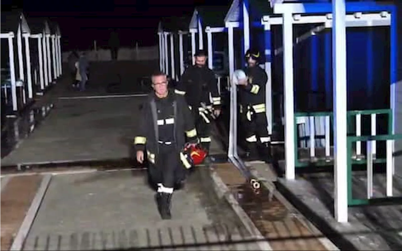 Ostia, roghi in due stabilimenti del Lido: si indaga su pista dolosa
