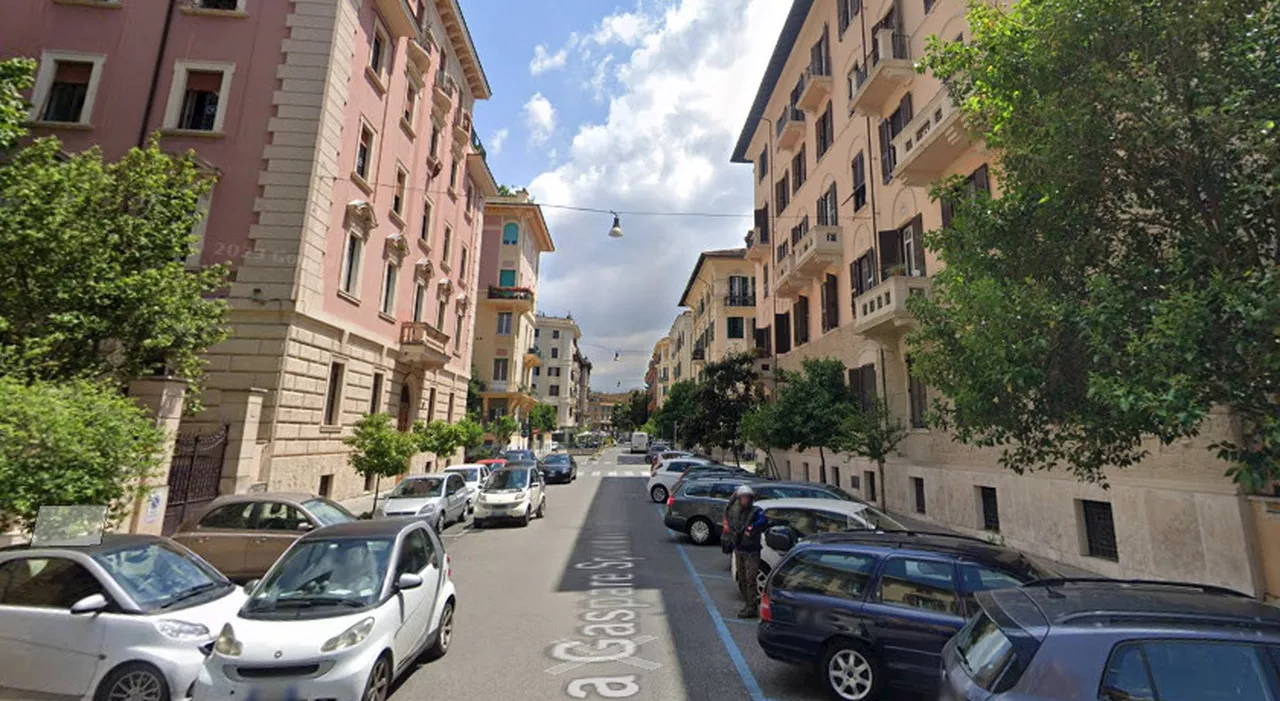 Auto rimossa per divieto di sosta davanti al box, il proprietario si vendica incollando la serratura (per 12 v