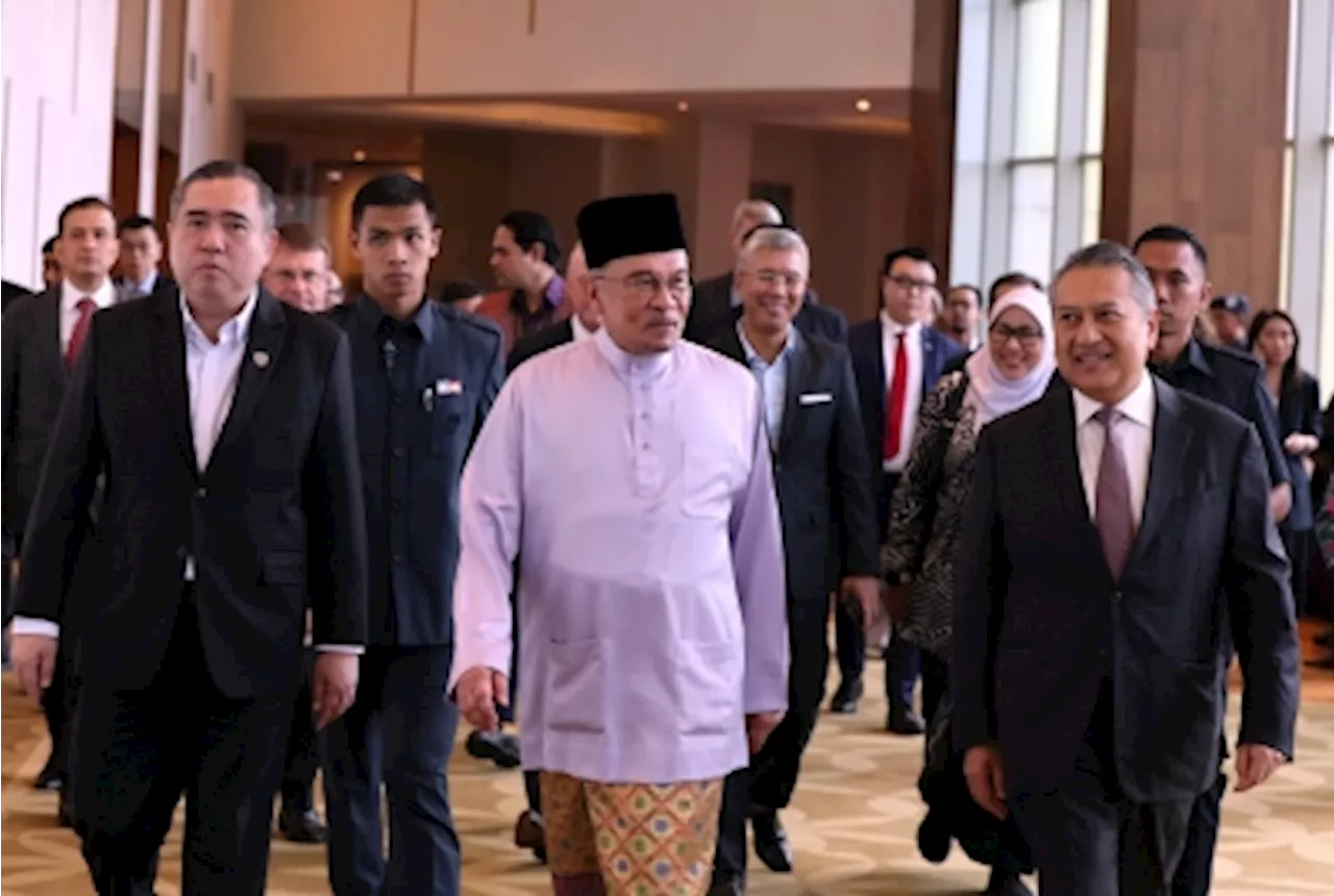 PM Anwar: Malaysia must fast-track AI adoption with cross-ministerial collaboration