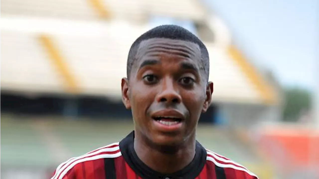 8 metri di cella, un po' di calcio e tanti lavori diversi: così Robinho vive in carcere in Brasile