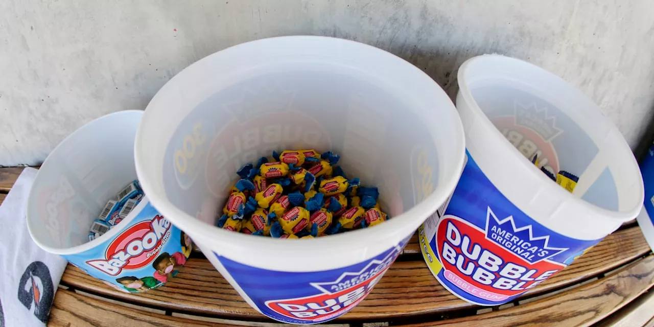 Chewing gum could contain microplastics, study says