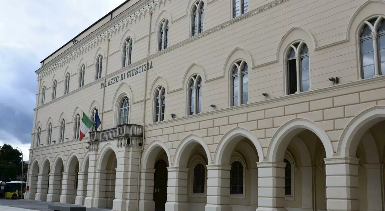 Chieti, insulta la sua ex con il megafono e diffonde i loro video hard. Stalker condannato a due anni