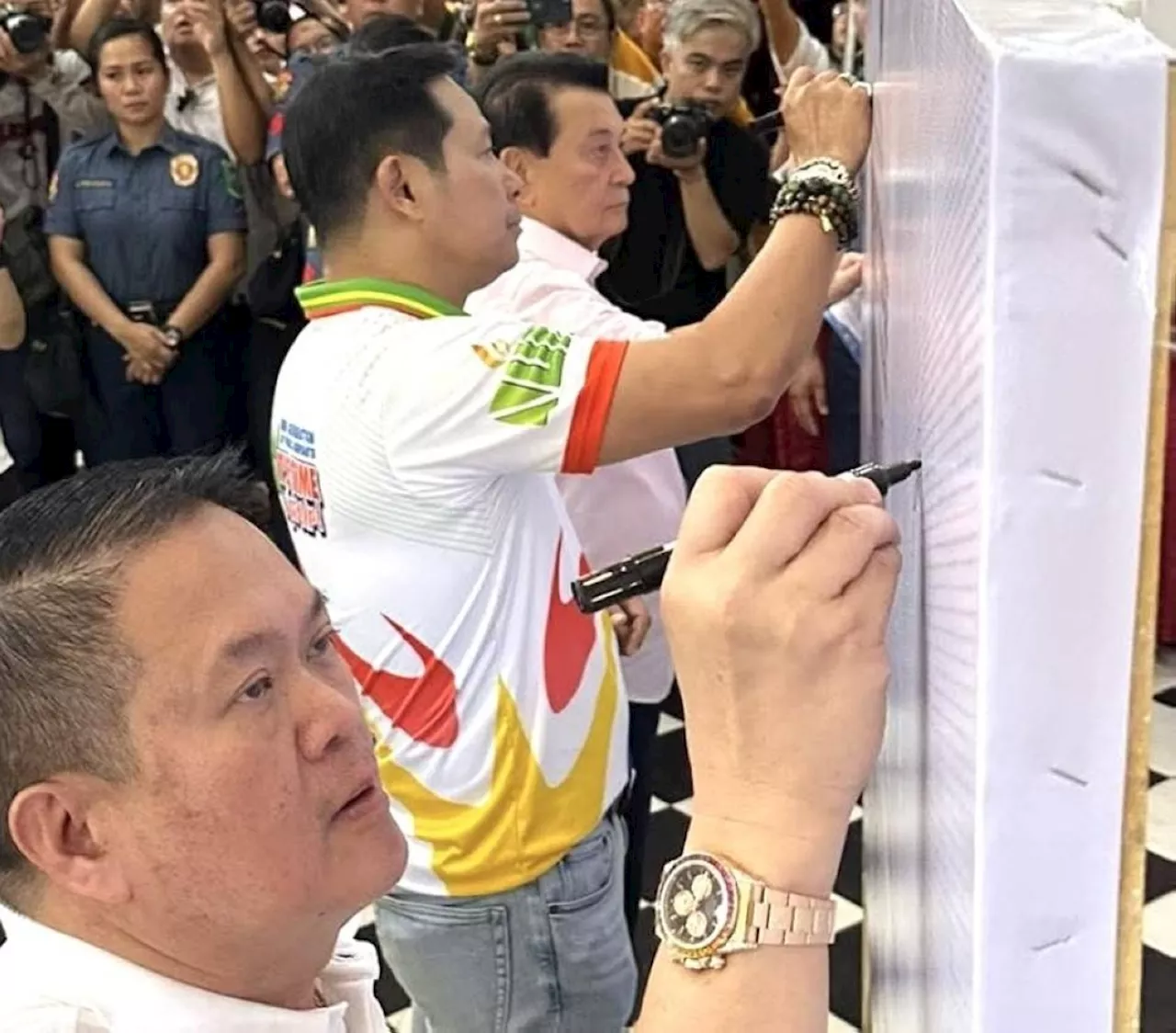 Bulacan candidates join unity walk, sign peace covenant