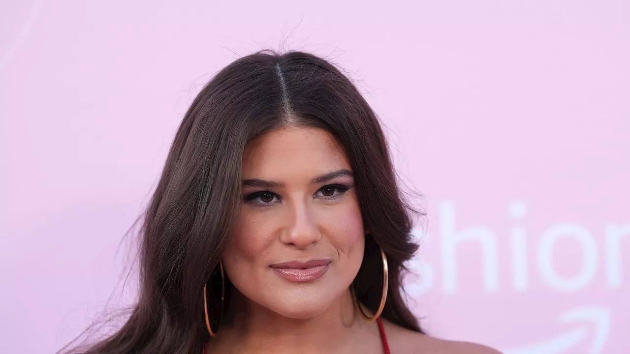 Remi Bader's Weight Loss Doesn't Make Her Less “Relatable.” Fat People Aren't Here For Your Comfort
