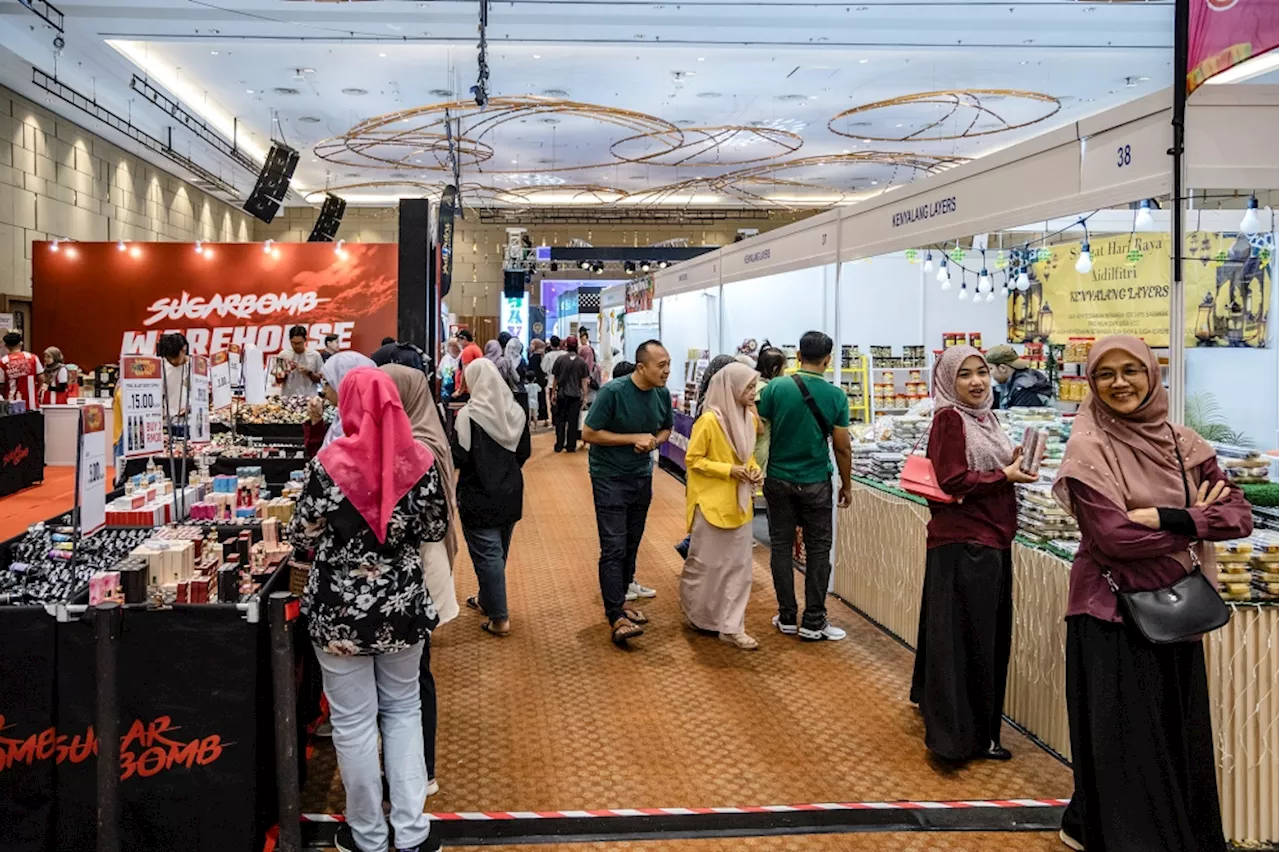 From slow start to surprising success: What vendors and organisers say about the non-stop Raya bazaar trend (VIDEO)