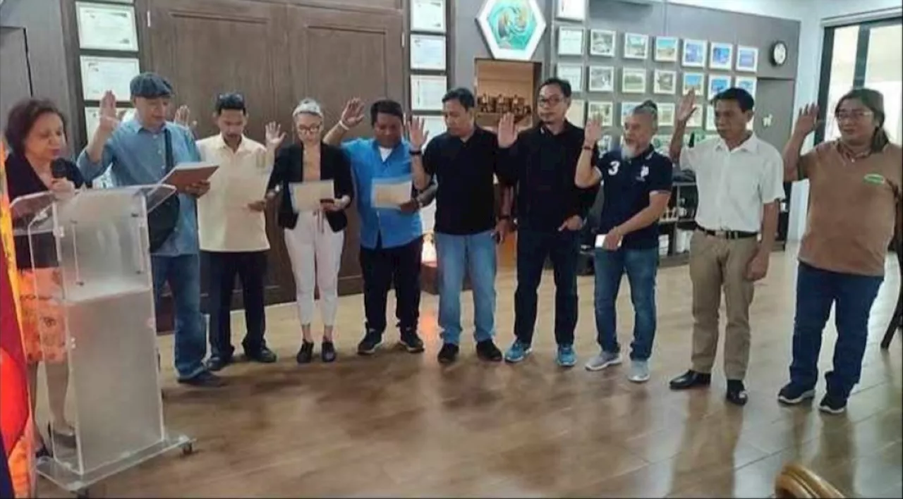 Senator Cynthia Villar supports Las Piñas Visual Artists Organization, Inc.