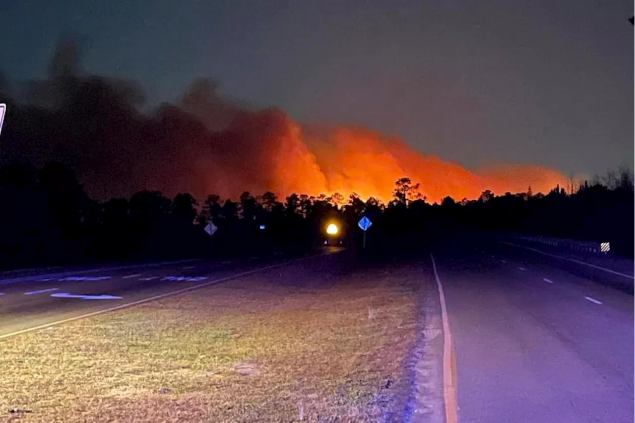 Wildfires Rage in Carolinas,forcing Evacuations