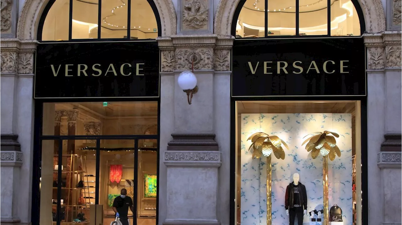 Prada se aproxima de compra da Versace por 1,5 bilhão de euros