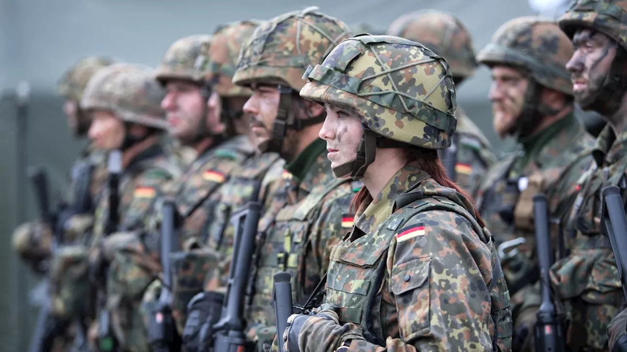 Rekrutierung für die Bundeswehr: Joschka Fischer will wieder die Wehrpflicht