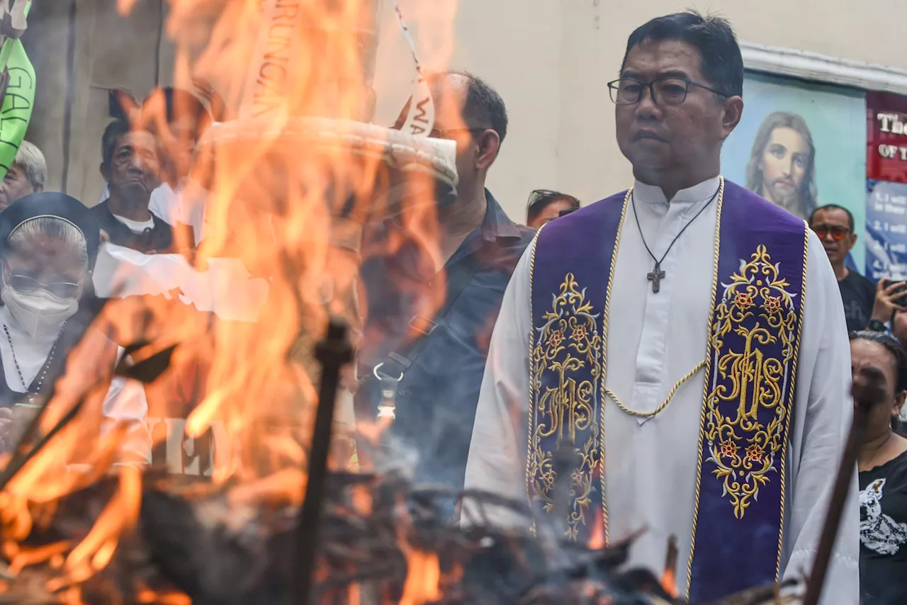 Church groups burn ‘7 sins of Dutertes’ ahead of Ash Wednesday