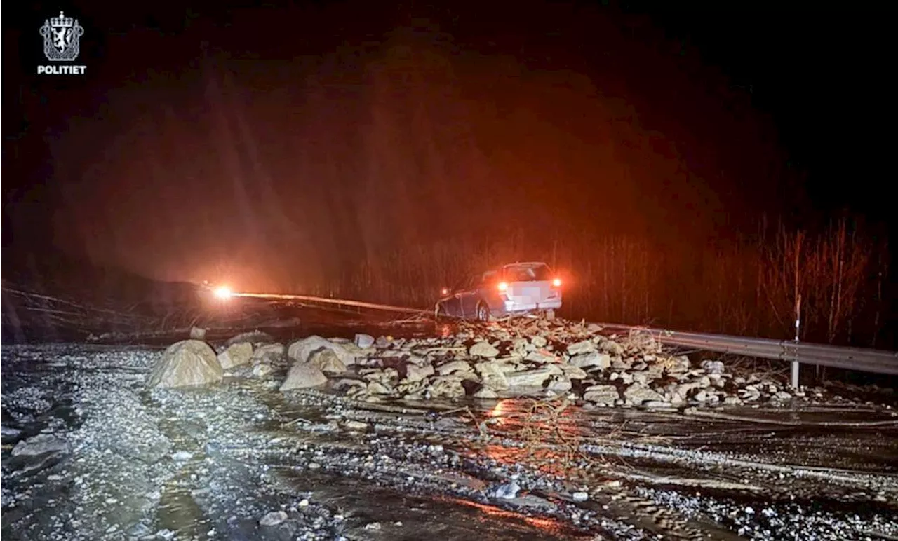 E39 stengt: Jordras ved Hornindalsvatnet