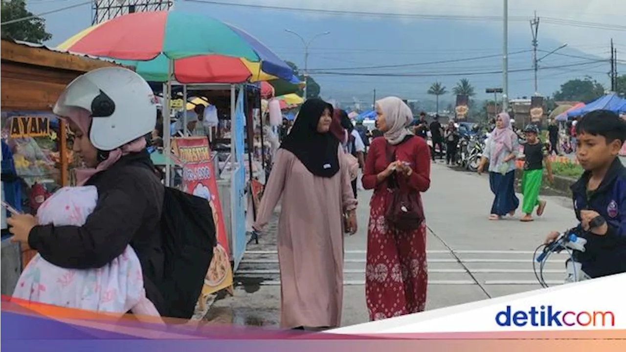 Mengais Rezeki di Jalan Ibrahim Adjie, Tempat Berburu Takjil di Garut
