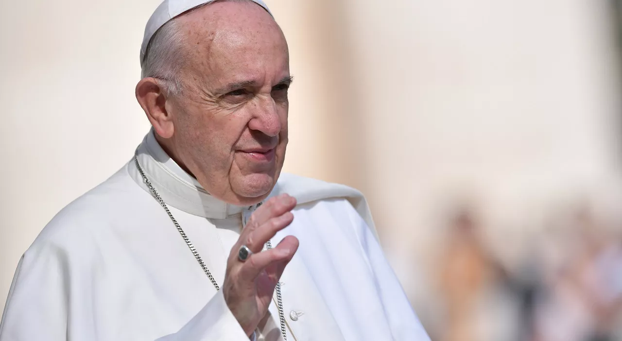 Papa Francesco più mediatico ora è invisibile Il dubbio: mostrarsi o tutelare la privacy?