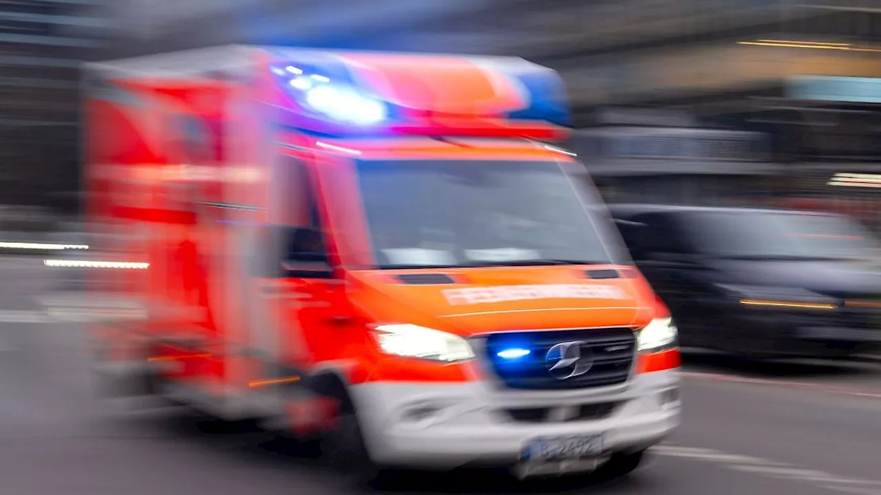 Nordrhein-Westfalen: Siebenjähriger auf Tretroller von Bus erfasst und verletzt