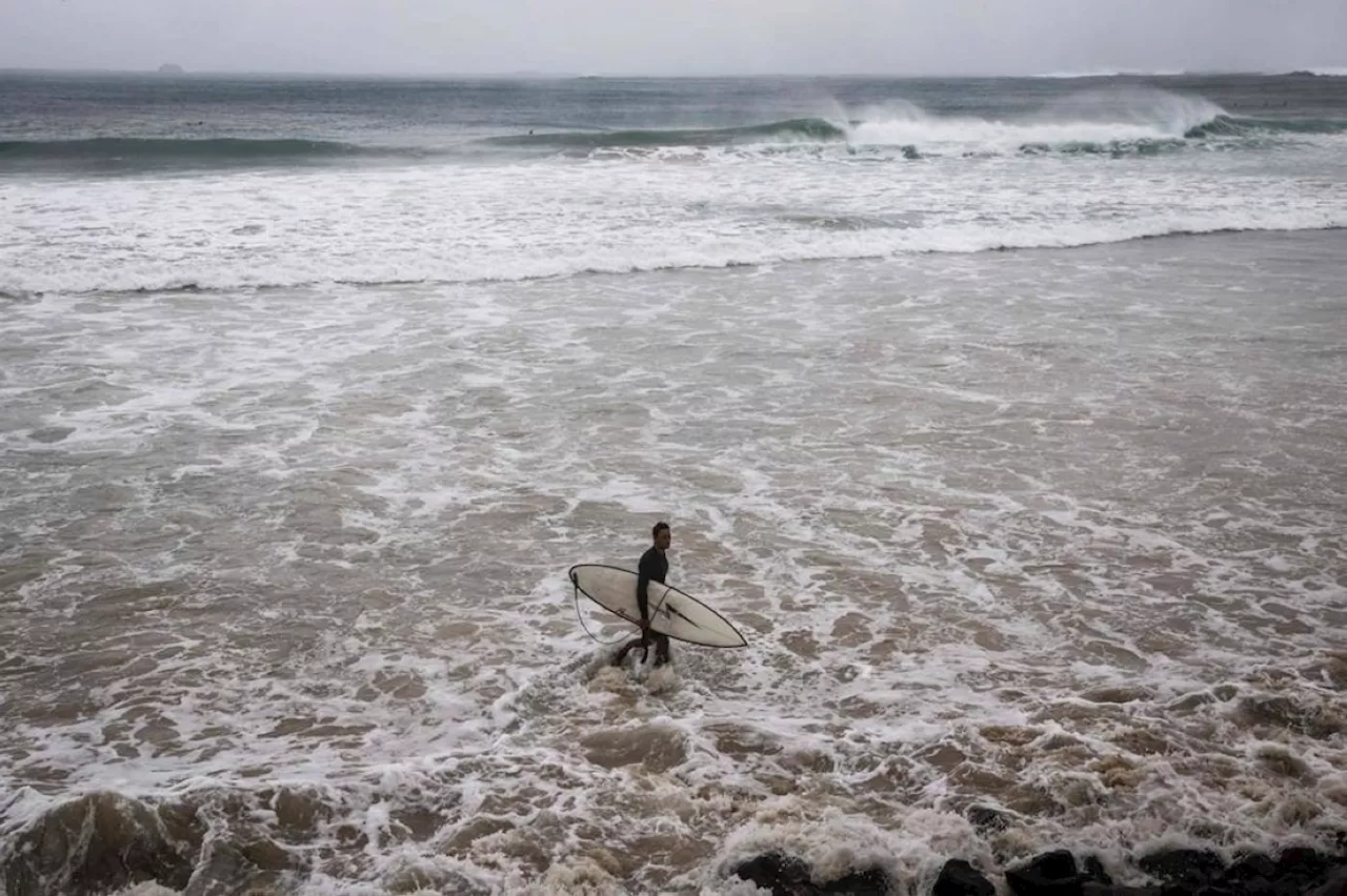Australia readies for cyclone heading for east coast