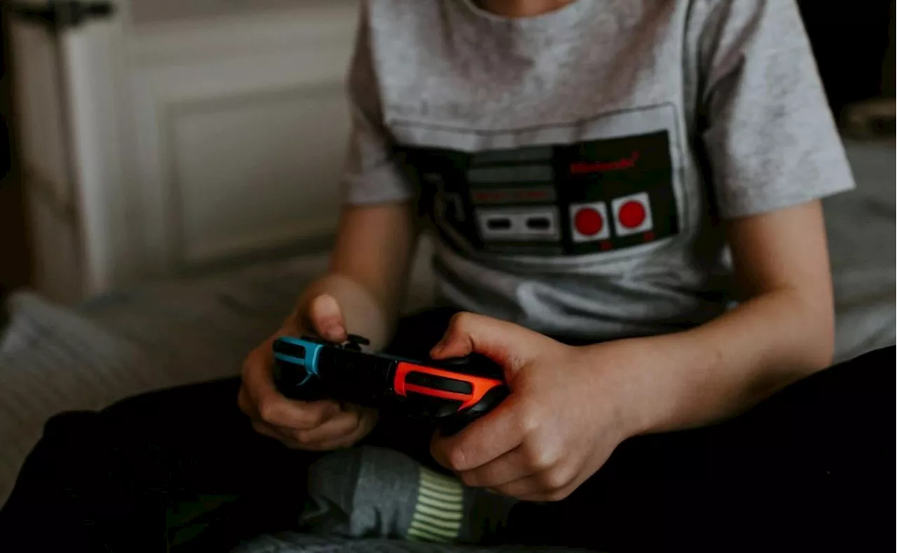 Enganchan a 9 niños vía videojuegos