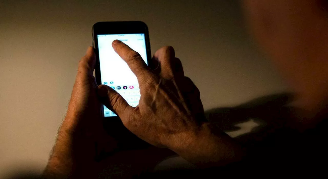 Avezzano, adesca 14enne sul web e la ricatta minacciandola di mandare le foto hard ai nonni