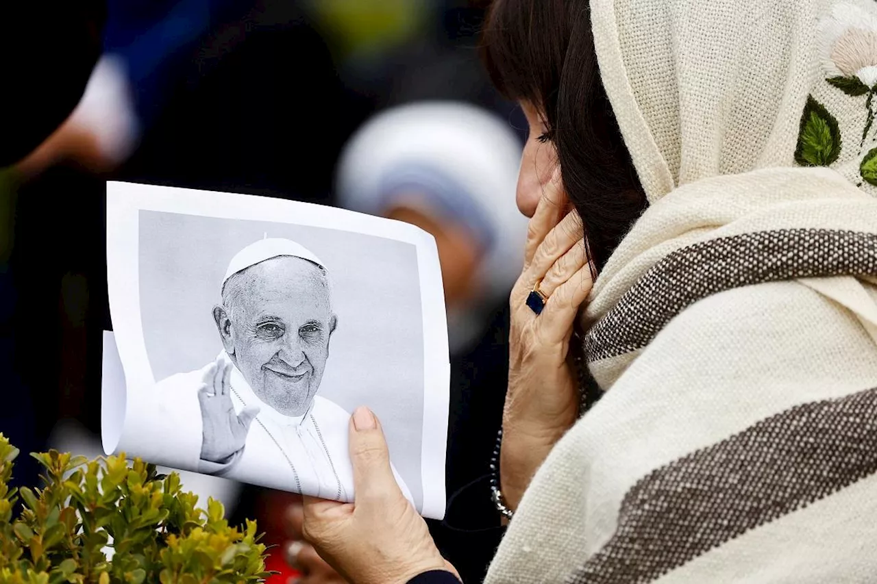 Pope remains ‘stable’ after slight improvement, thanks doctors