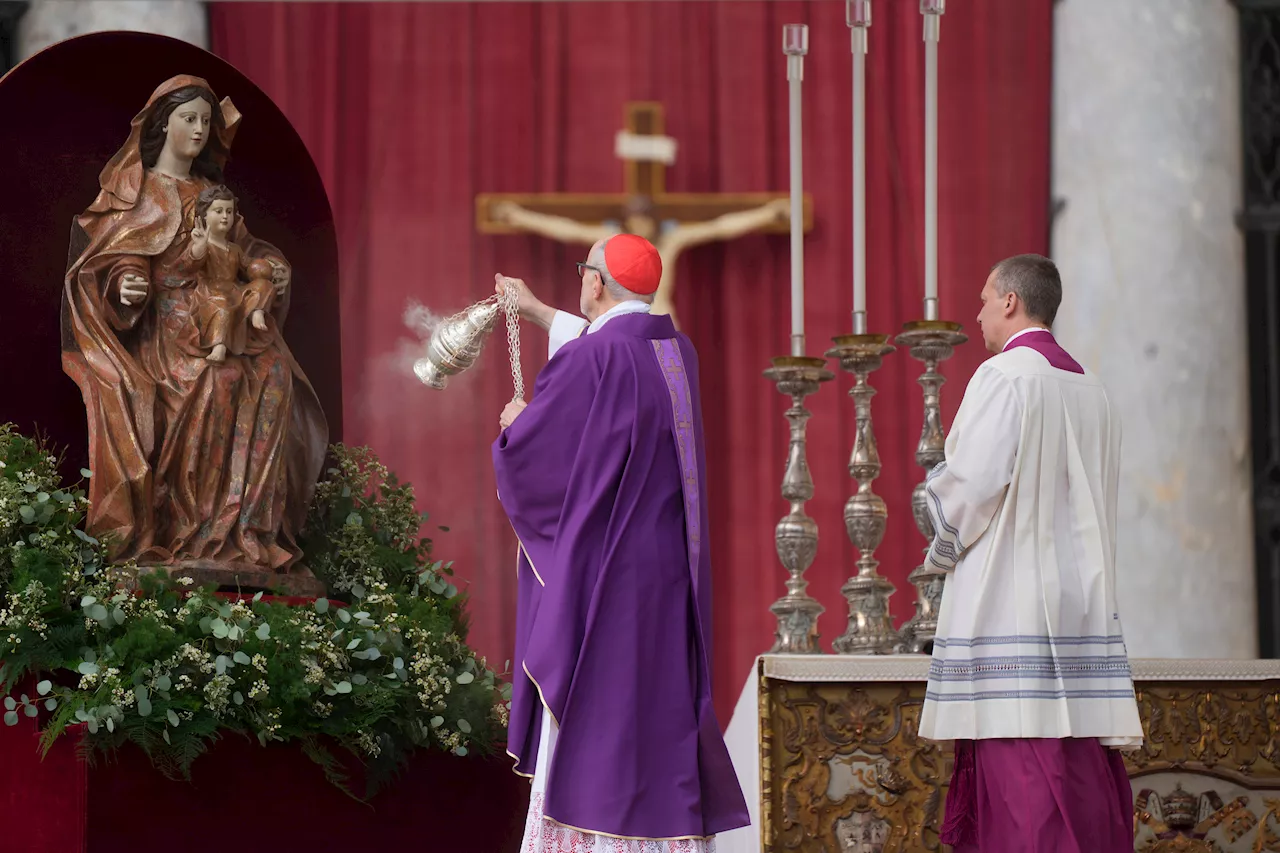 Pope thanks volunteers for 'miracle of tenderness' as another Holy Year event passes without him