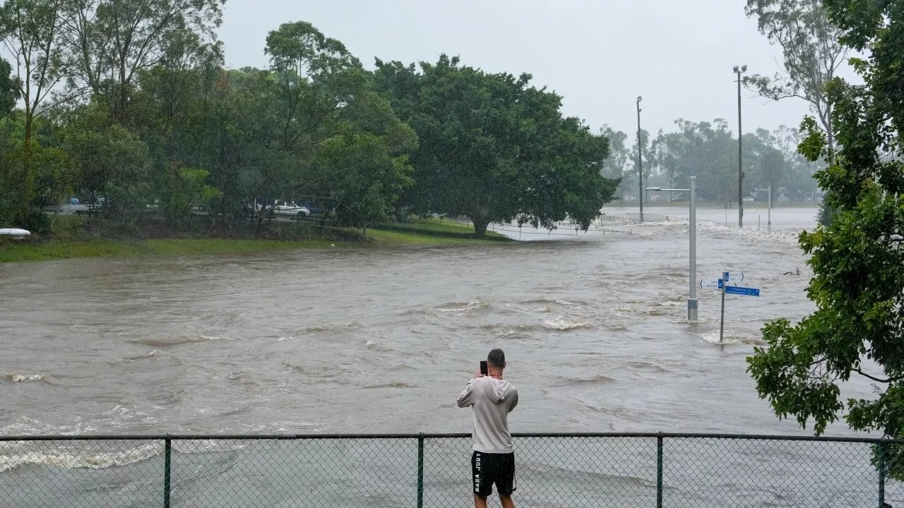 Multiple south-east Qld suburbs in flood emergency told leave or find high ground