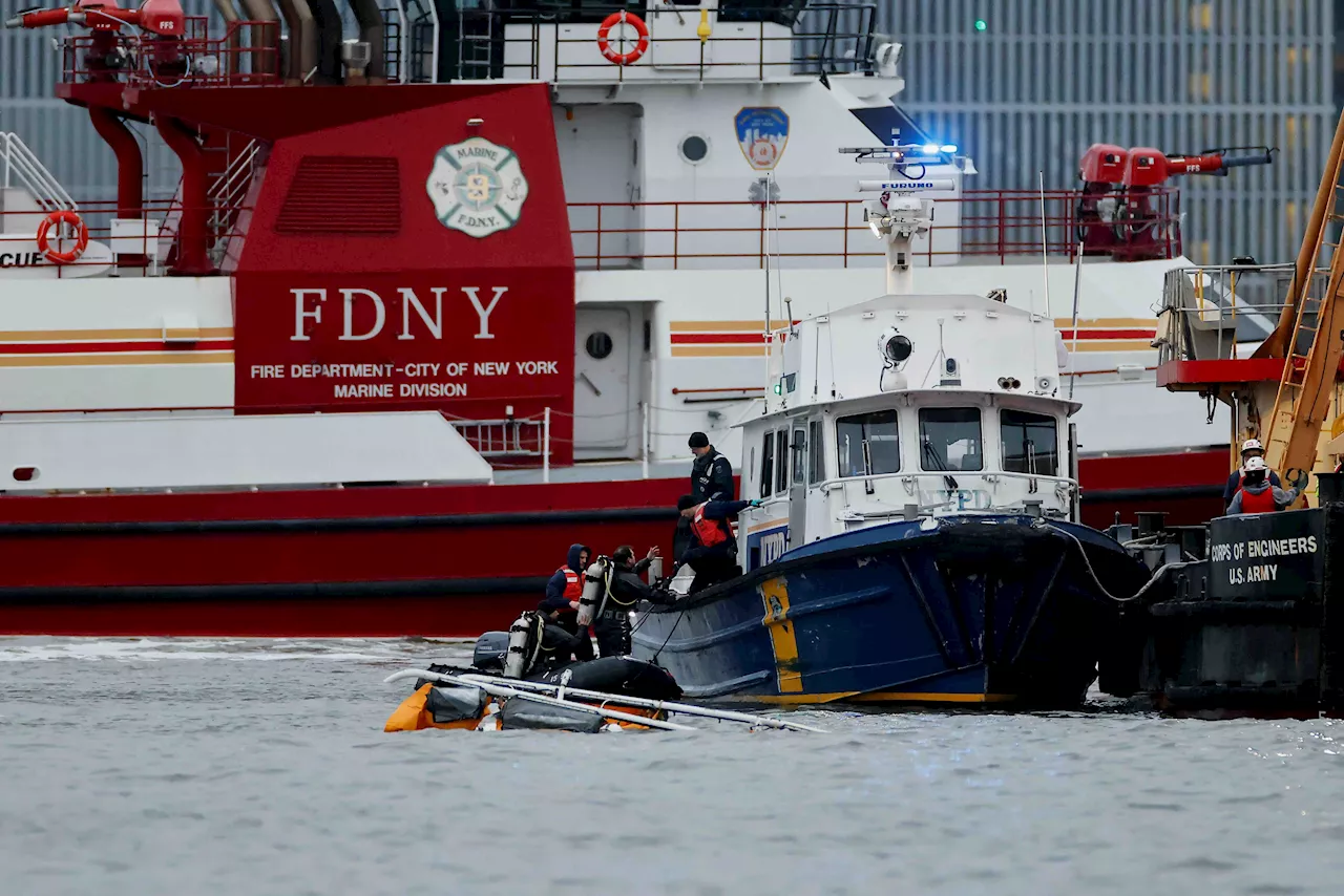 Tourist chopper crashes into New York's Hudson River, killing all six aboard