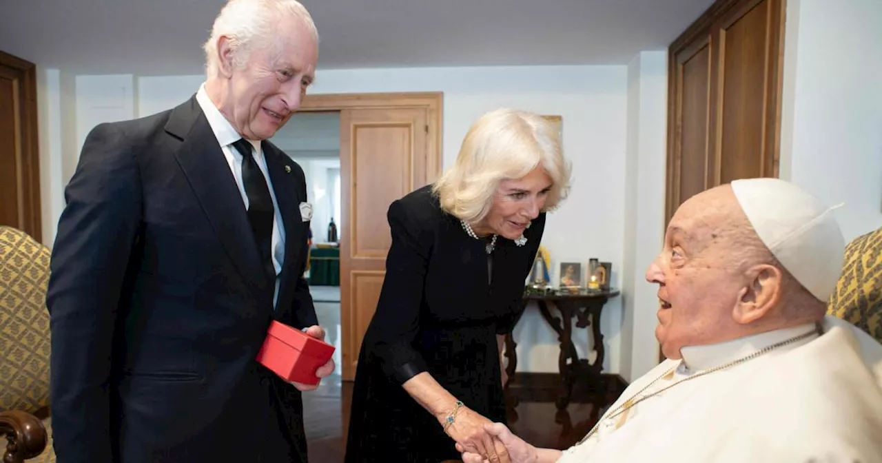 Überraschungsbesuch von Charles beim Papst: An diese Regel musste sich Camilla halten