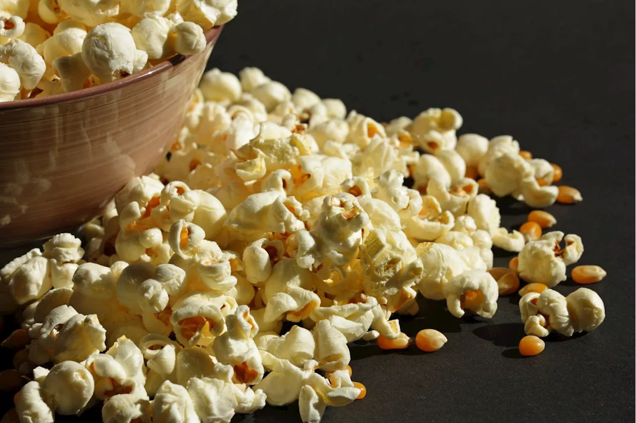 QuickCheck: Is it true that there is local wildlife that smells like popcorn?