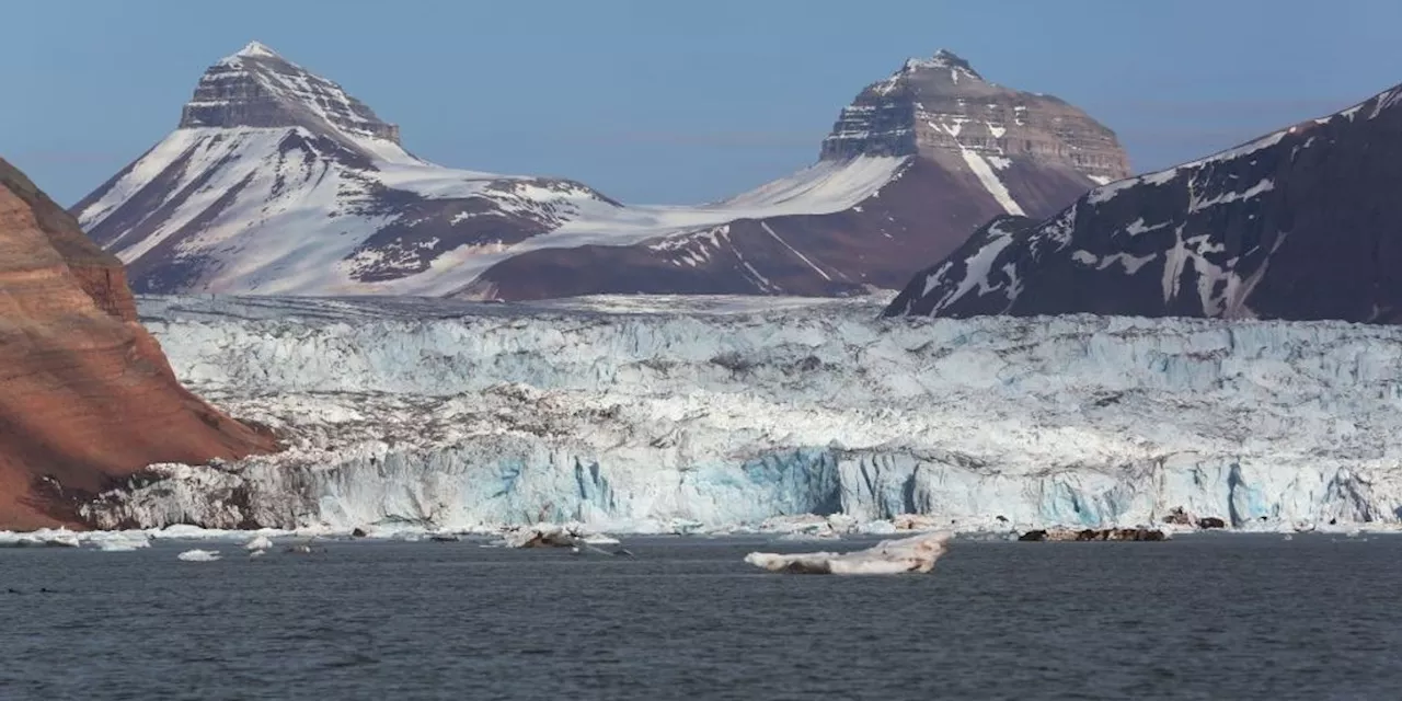 Study Shows Glaciers Have Lost '3 Olympic Swimming Pools Per Second' Since 2000