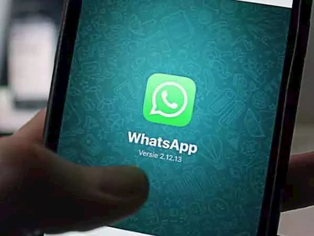 WhatsApp Down: UPI के बाद अब WhatsApp बैठा, पहले पेमेंट्स ने रुलाया अब मैसेज नहीं भेज पा रहे लोग