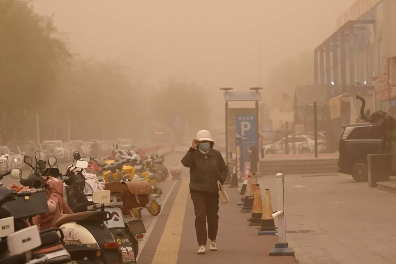 Sandstorm grounds hundreds of flights in NChina