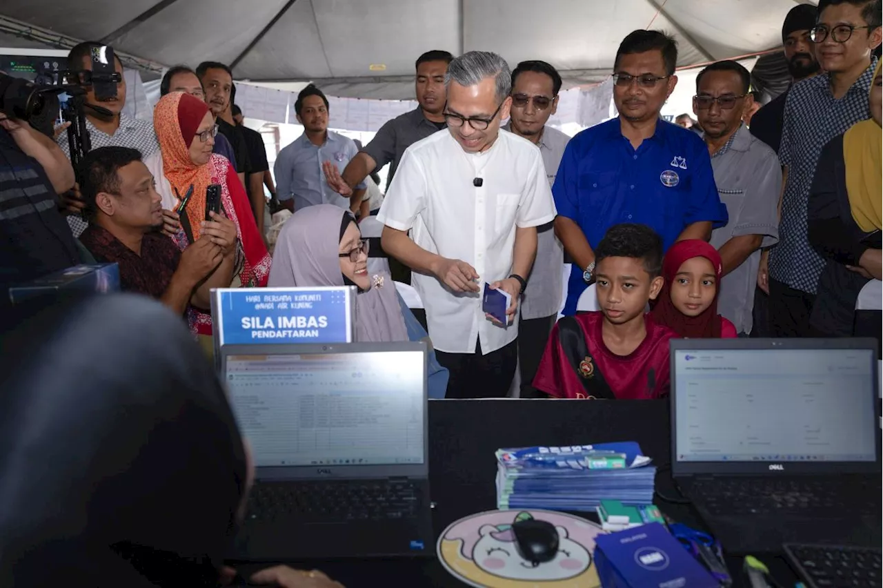 Fahmi gives telcos until 5pm today to resolve Internet issues