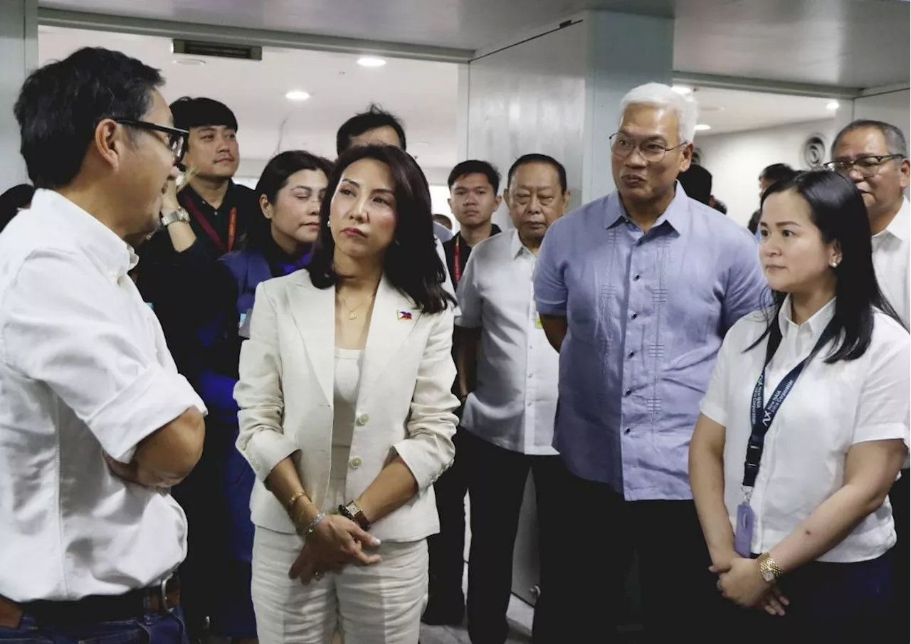Transportation Secretary Dizon Hails JoyRide's Super Taxi at NAIA T3
