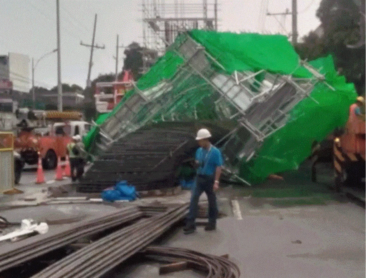 Post collapse in West Avenue won't affect integrity of MRT-7, DOTR says