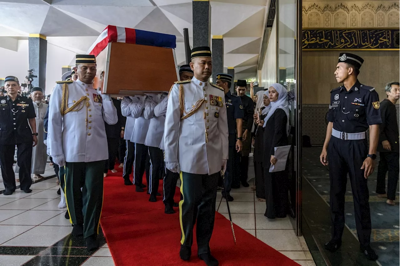 On trial over 1MDB, prisoner Najib gets approval to pay last respects to Pak Lah