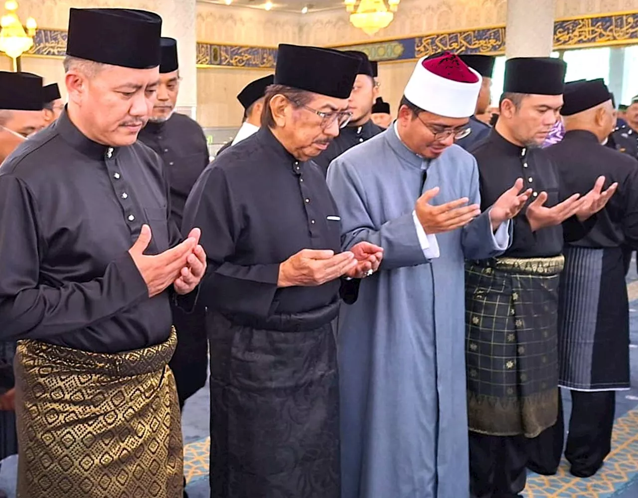 Pak Lah a 'true statesman who embodied serving with honour, humility', says Musa Aman