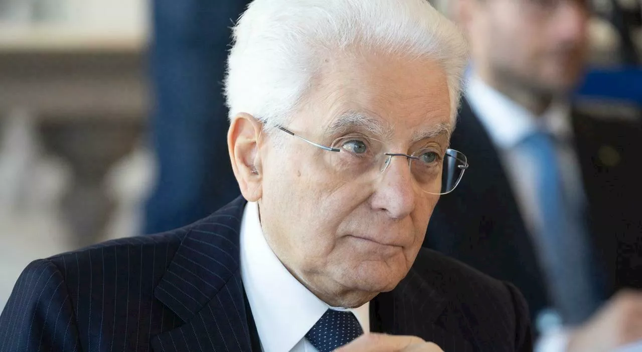 Mattarella operato, impiantato pacemaker. E oggi esce. «Ha letto i giornali dall'iPad»