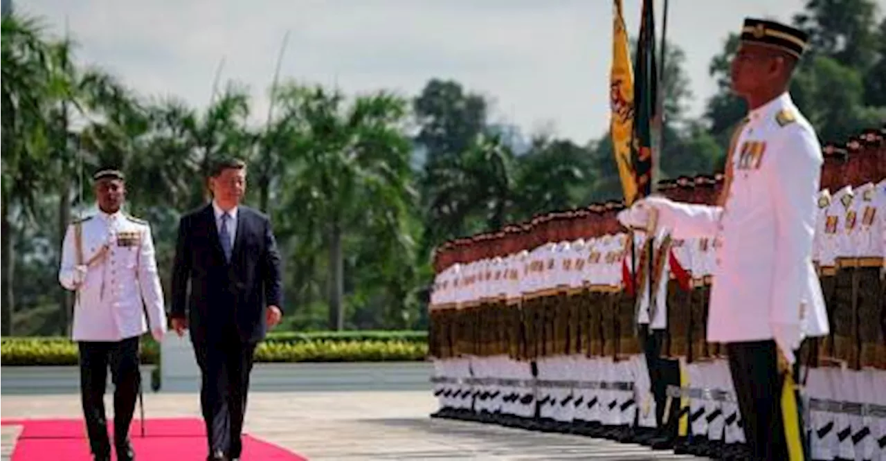 Presiden China Xi Jinping diberi sambutan negara di Istana Negara