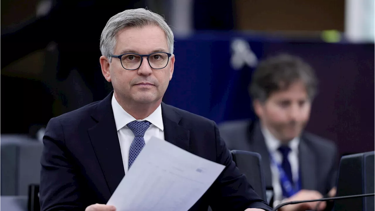 Stretta Ue sui migranti, procedure veloci e Paesi sicuri