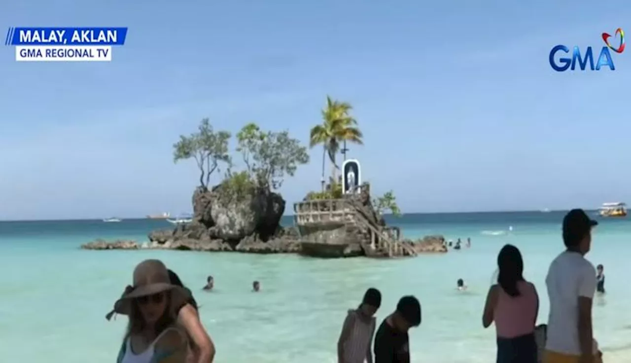 Tourists enjoy Boracay before ban on revelries on Good Friday