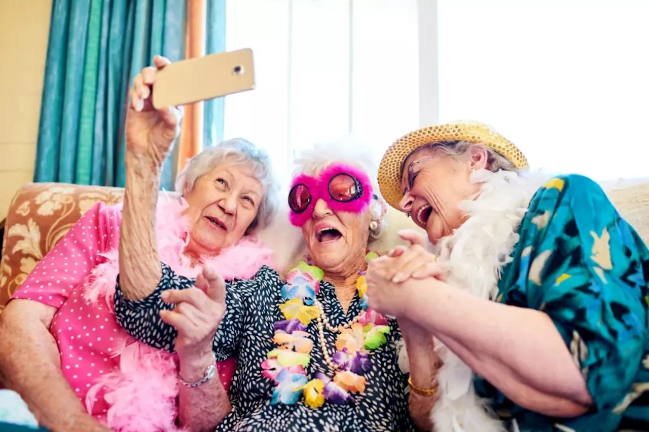 Get Granny on Gmail — computer and smartphone use lowers risk of brain decline by 42%