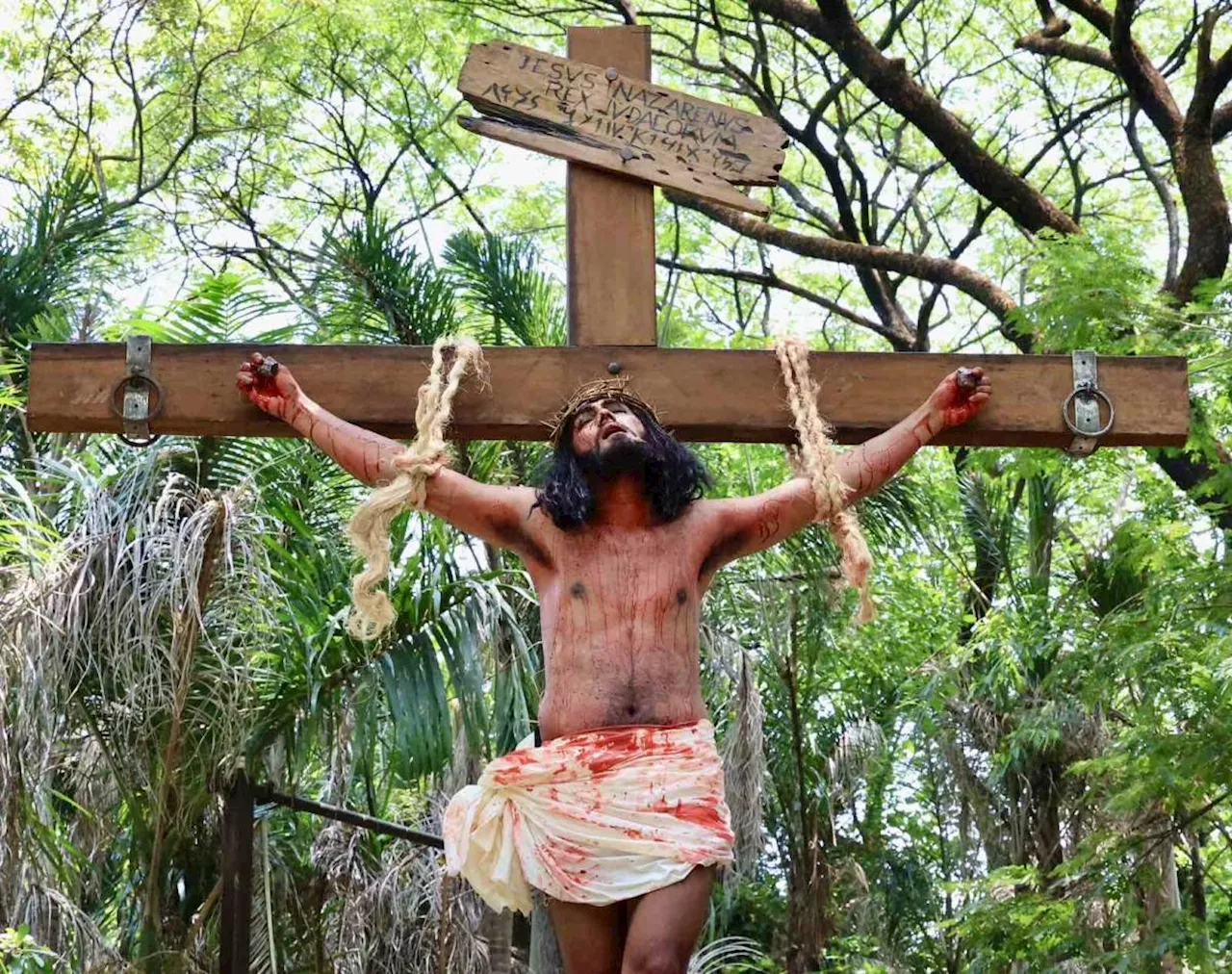 Cardinal Advincula calls on faithful to emulate Jesus Christ's humility