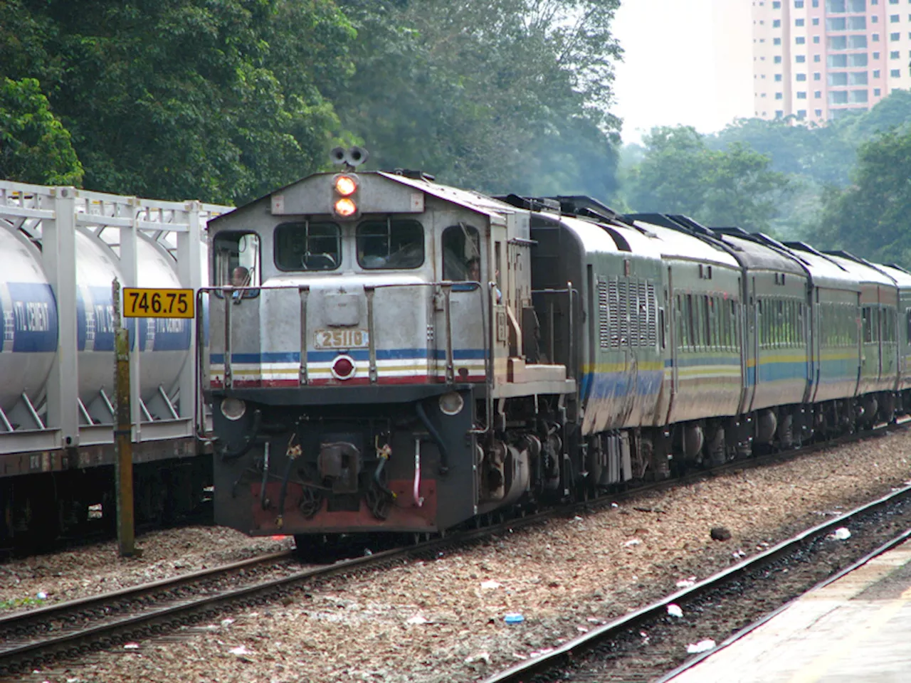 Govt Permits Telcos To Install Fibre Optics Along Railway Corridors