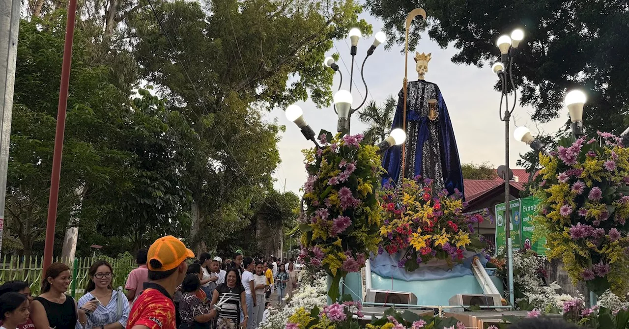 Banned by parish priest, La Muerte in Argao still joins Good Friday procession