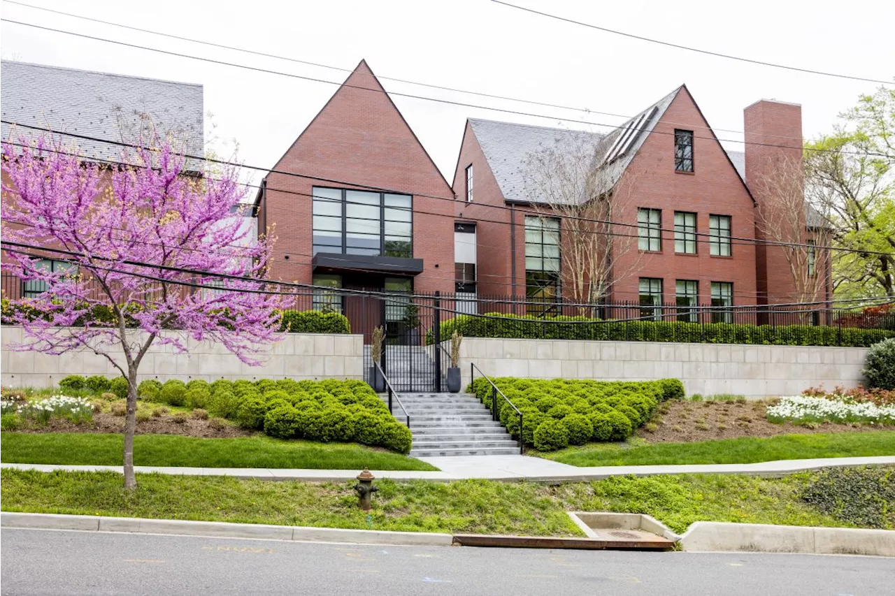 Mark Zuckerberg goes to Washington and buys a mansion