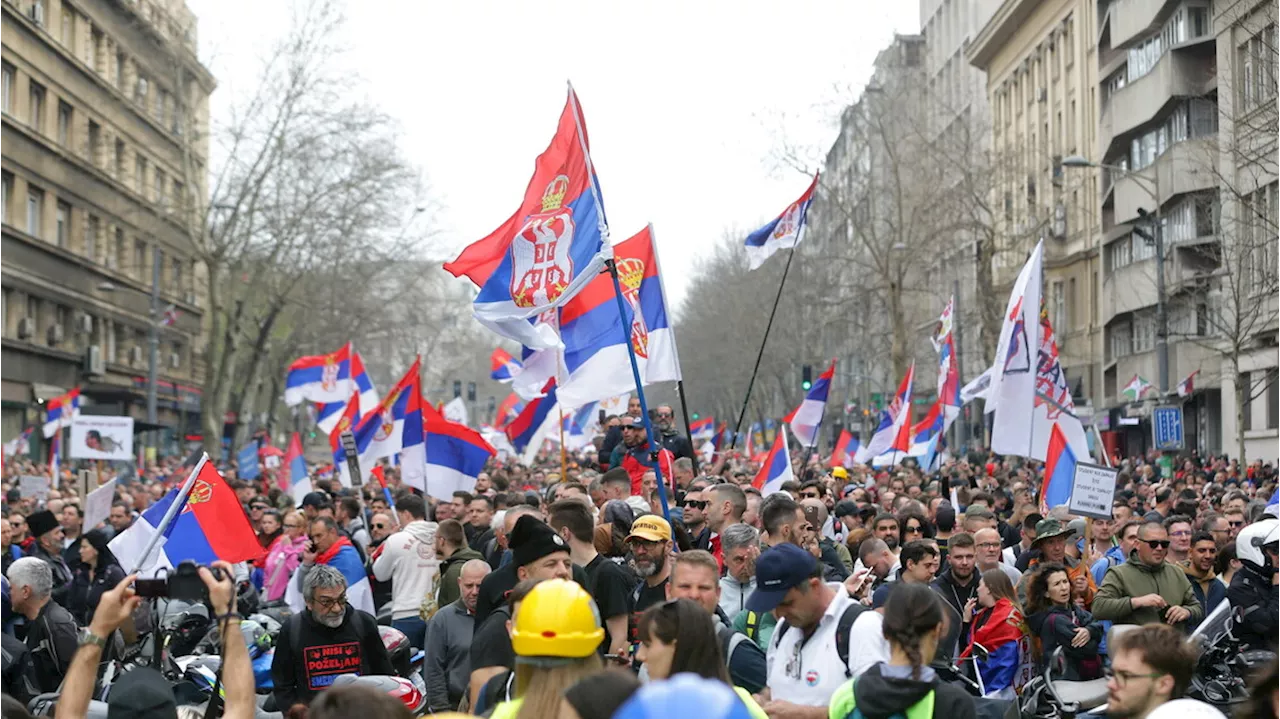 Kos invita ad astenersi da ulteriori tensioni in Serbia