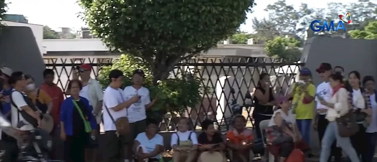 Public viewing sa burol ni Nora Aunor, dinagsa ng fans