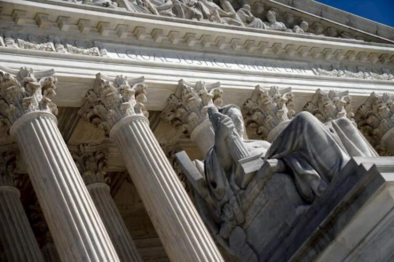 US Supreme Court intervenes to block Trump deportations