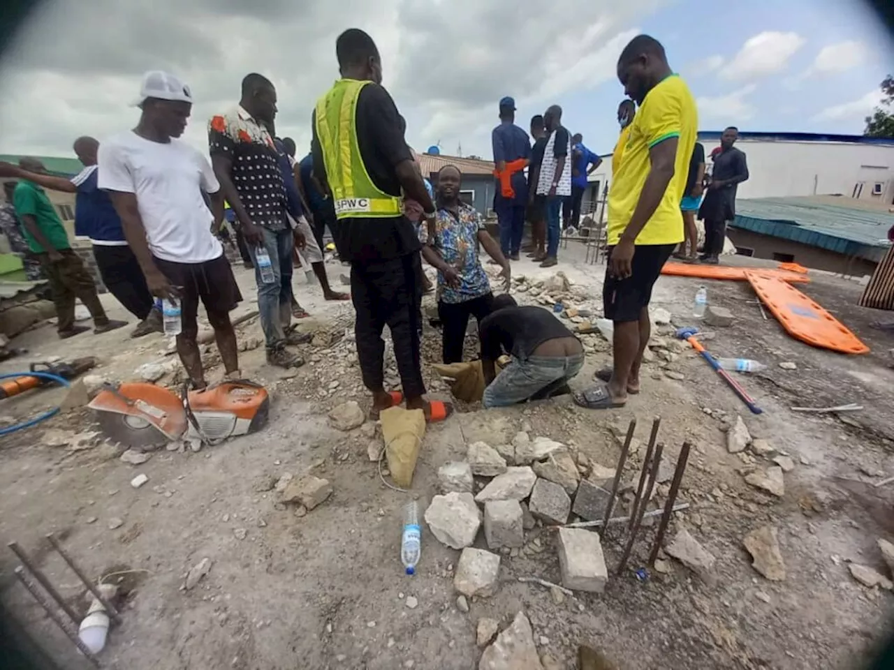 UPDATED: Restaurant workers, customers trapped as building collapses in Lagos