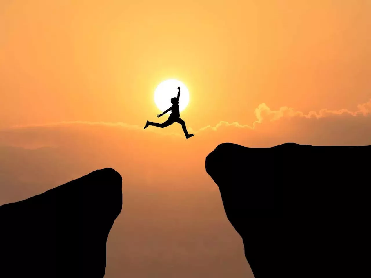 Motivational Quotes: जब टूट जाए उम्मीद या मन हो उदास तो हिम्मत बांधने के लिए पढ़ लें ये मोटिवेशनल कोट्स