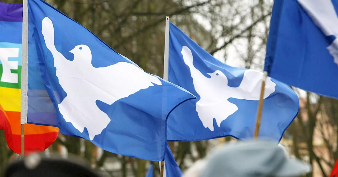 Die Friedensfahnen flattern auch nach rechts